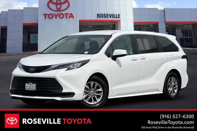 Certified 2022 Toyota Sienna LE AWD/4WD image 1