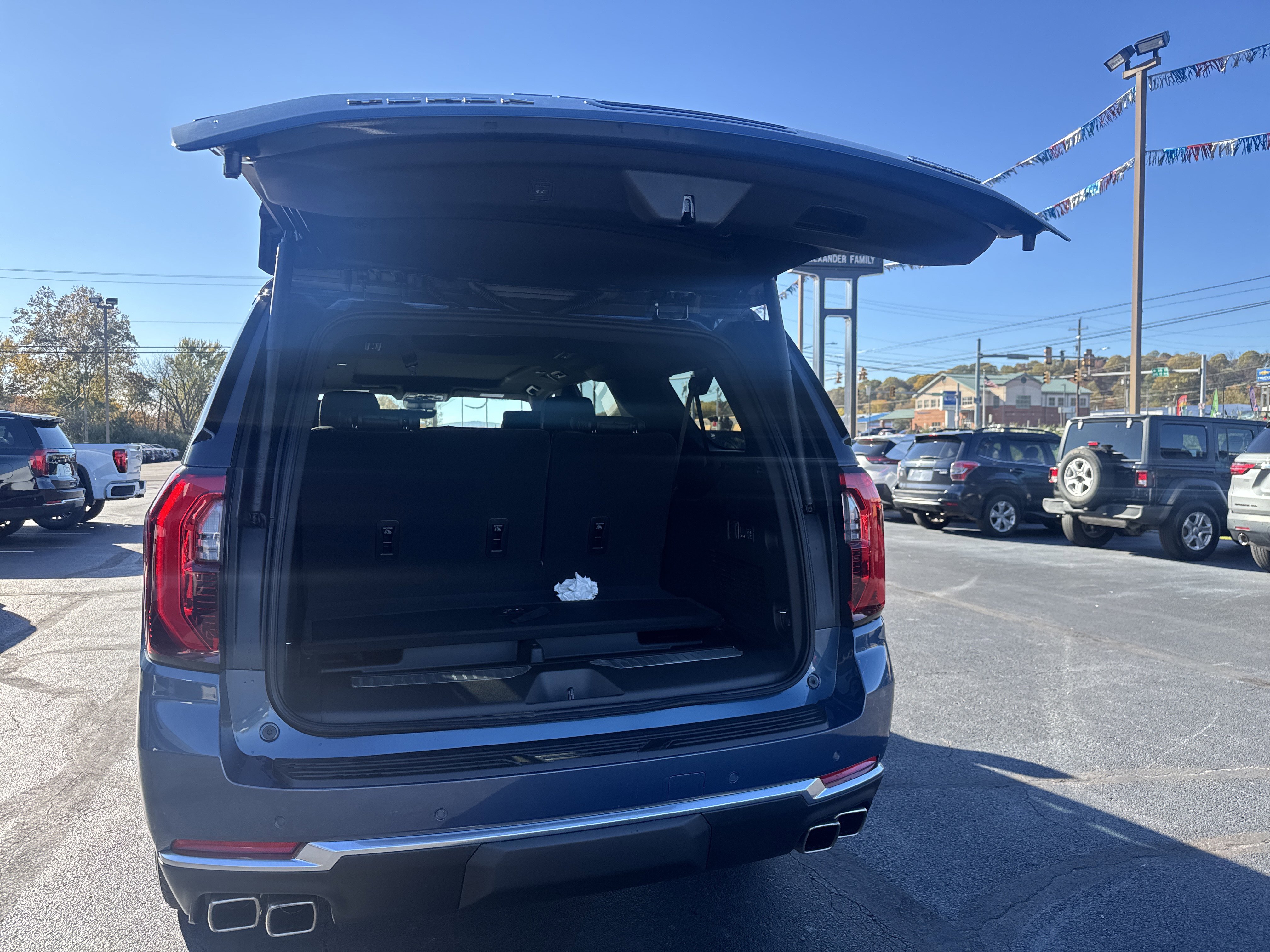 New 2026 GMC Yukon XL Denali w/ Denali Reserve Package image 5