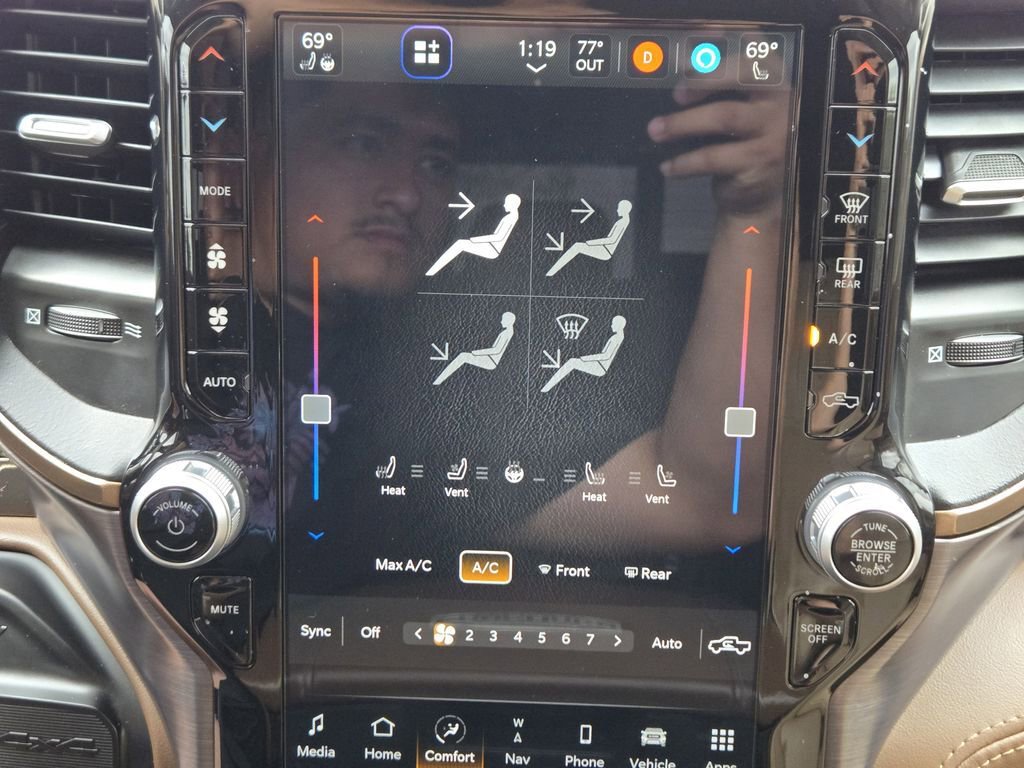 Used 2024 RAM 3500 Limited w/ Towing Technology Group image 21