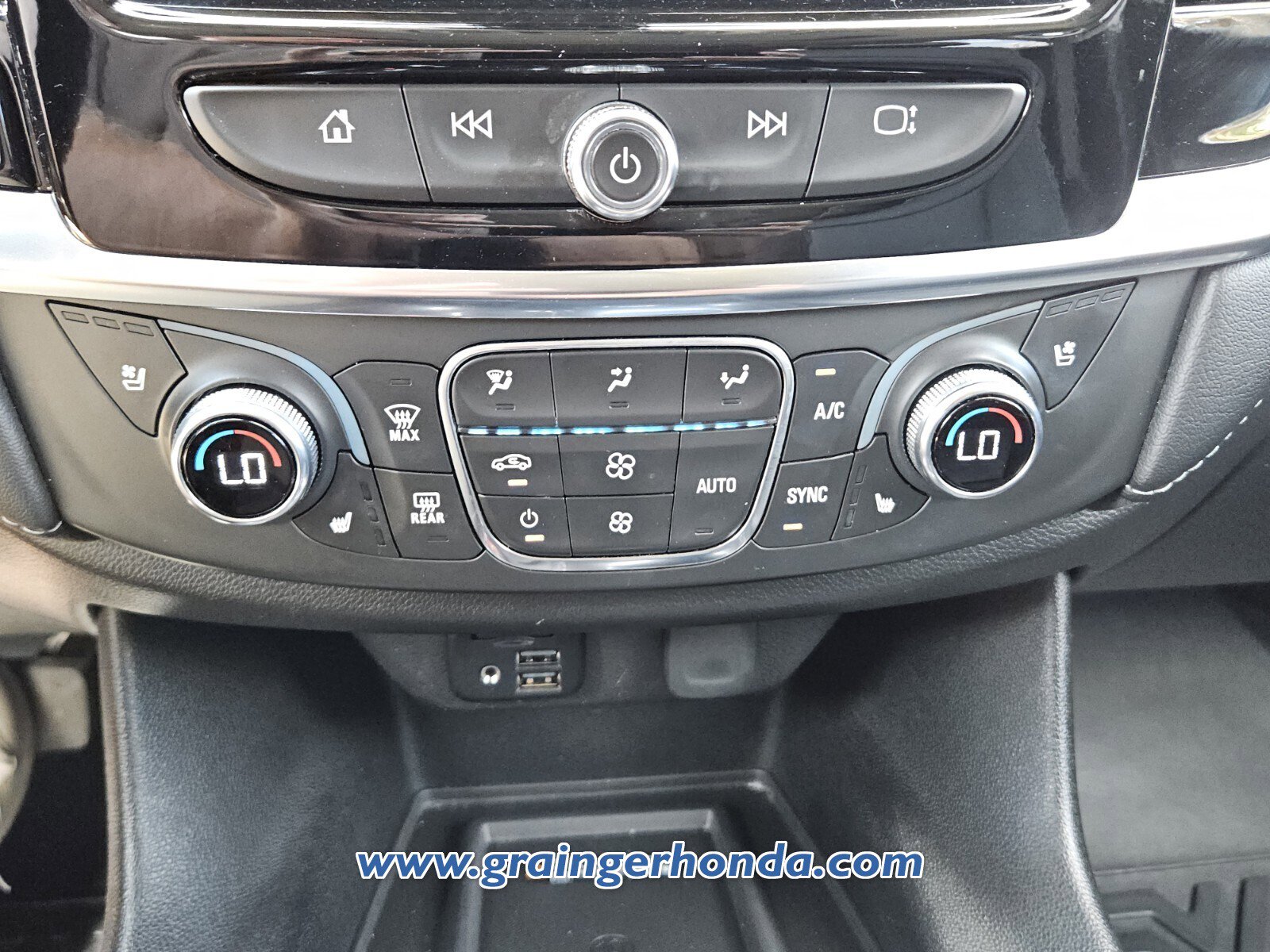 Used 2021 Chevrolet Traverse High Country AWD/4WD image 17
