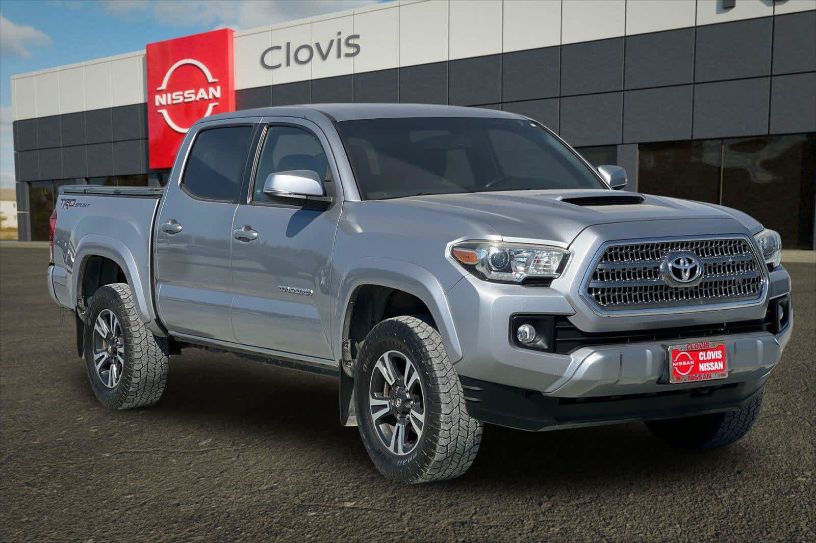 Used 2017 Toyota Tacoma TRD Sport w/ Tow Package RWD image 10