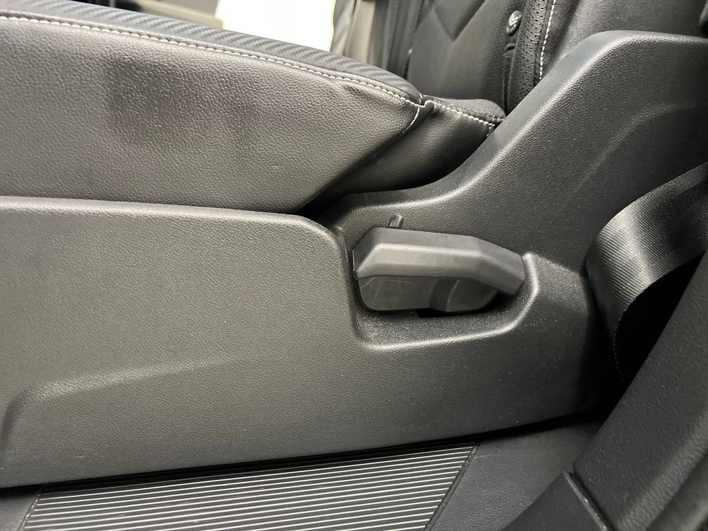Used 2024 Volkswagen Atlas Cross Sport SE AWD/4WD image 19