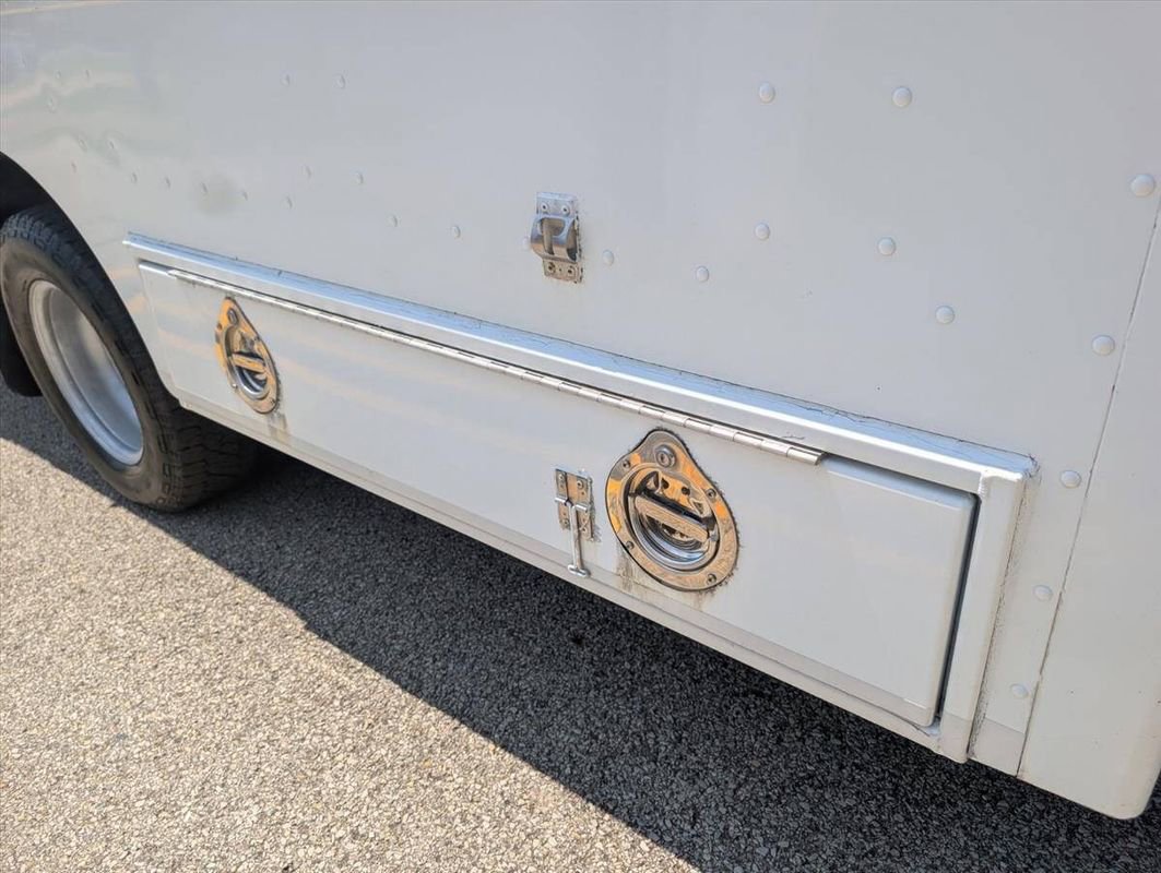 Used 2008 Chevrolet Express 3500 image 33