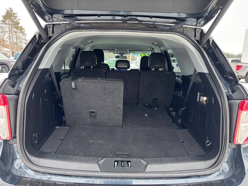Used 2023 Ford Explorer XLT w/ Equipment Group 202A image 18