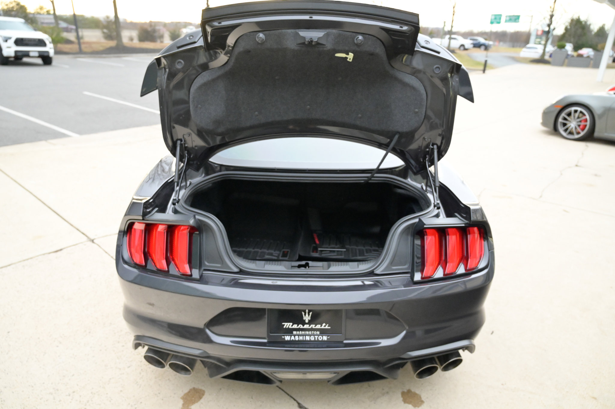 Used 2022 Ford Mustang Shelby GT500 w/ Technology Package image 38