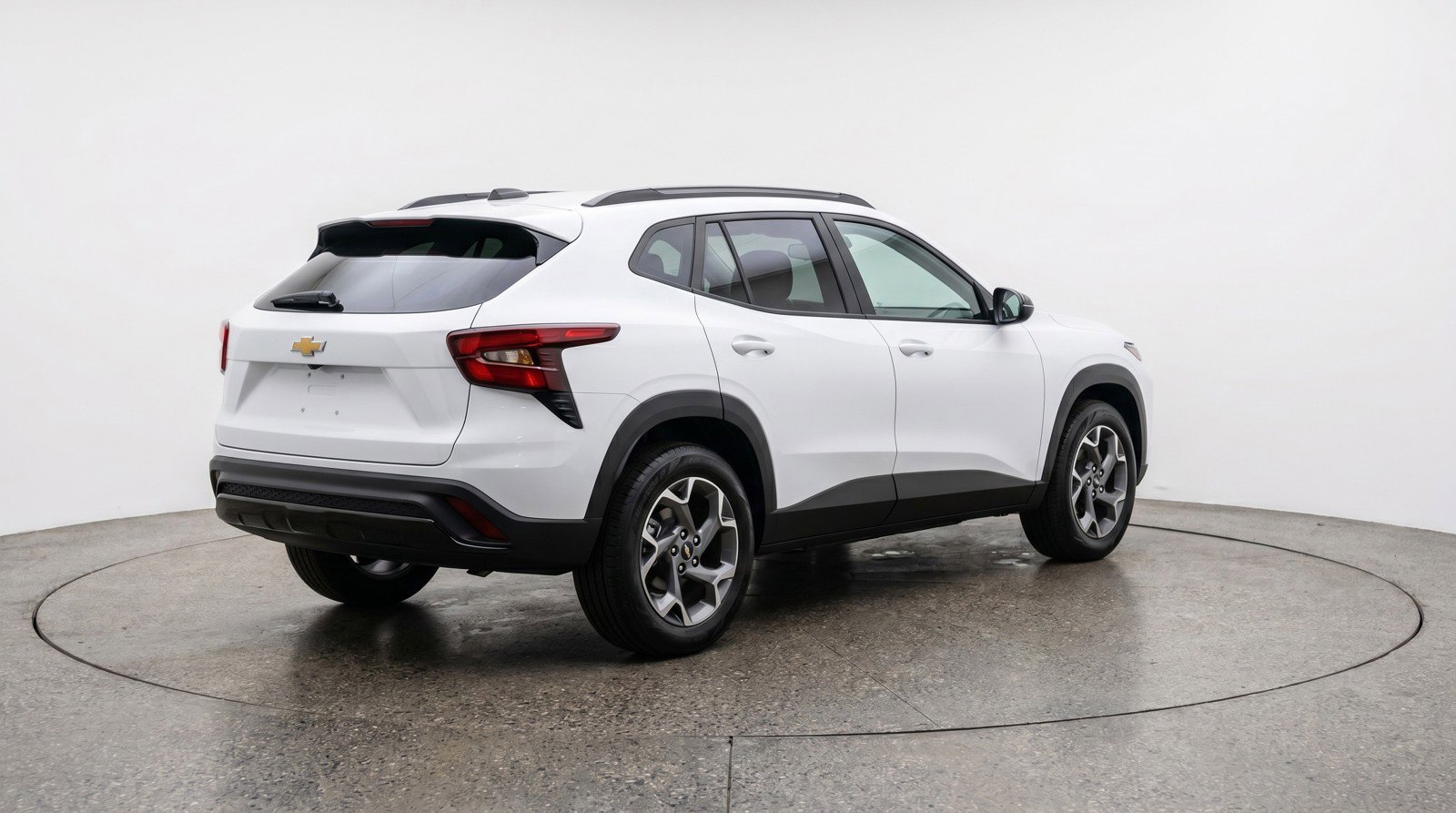 Used 2025 Chevrolet Trax LT FWD image 9