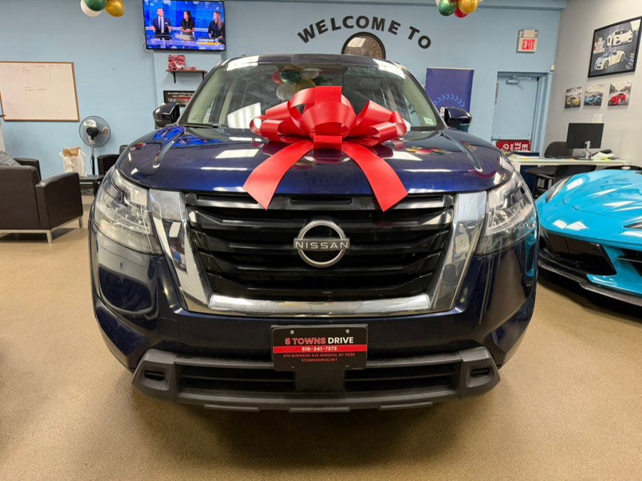 Used 2022 Nissan Pathfinder SV image 4