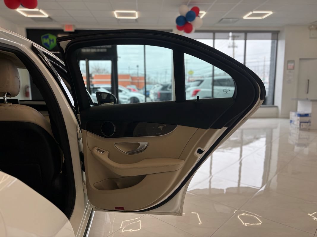 Used 2016 Mercedes-Benz C 300 4MATIC Sedan image 41