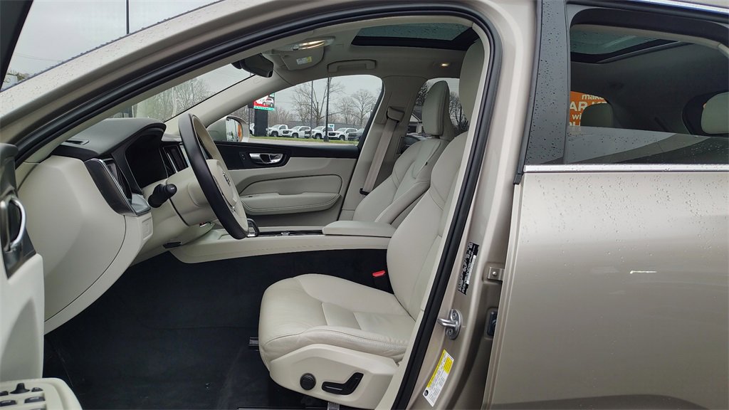 Certified 2023 Volvo XC60 B5 Core w/ Climate Package image 7