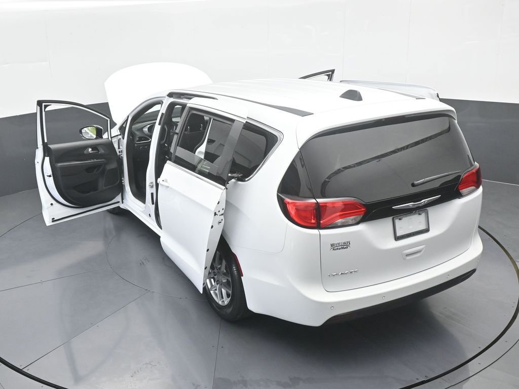 Used 2026 Chrysler Voyager LX image 64