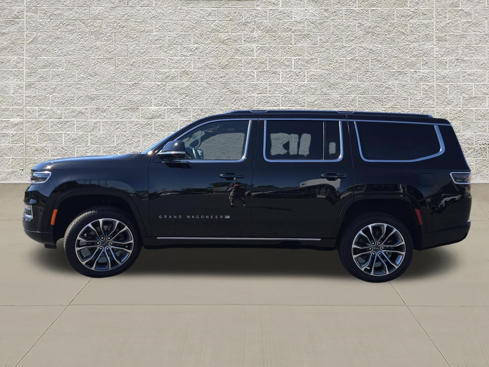 Used 2024 Jeep Grand Wagoneer Series III w/ Rear Seat Video Group 1 AWD/4WD image 4