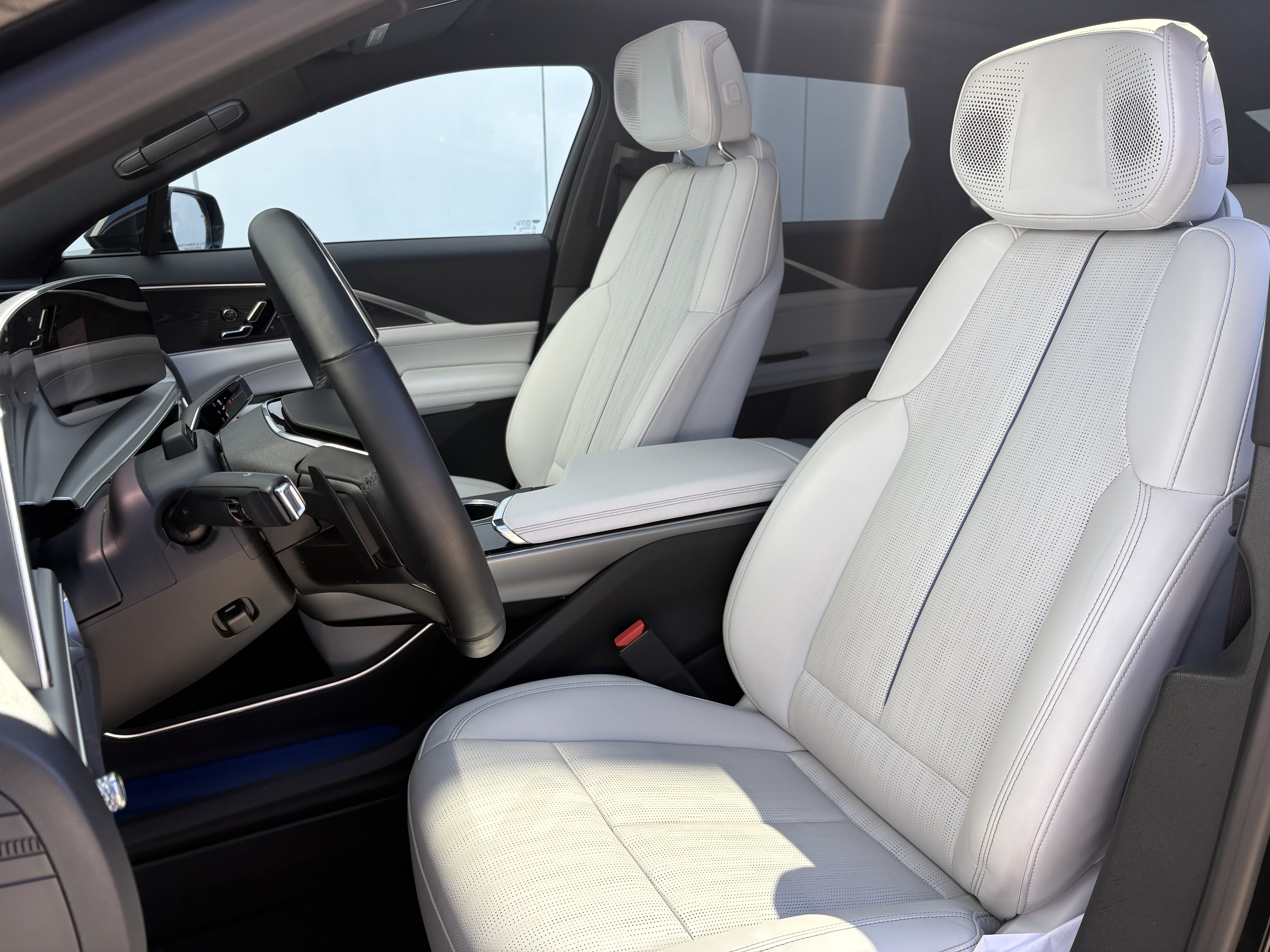 Certified 2024 Cadillac Lyriq Luxury RWD image 12