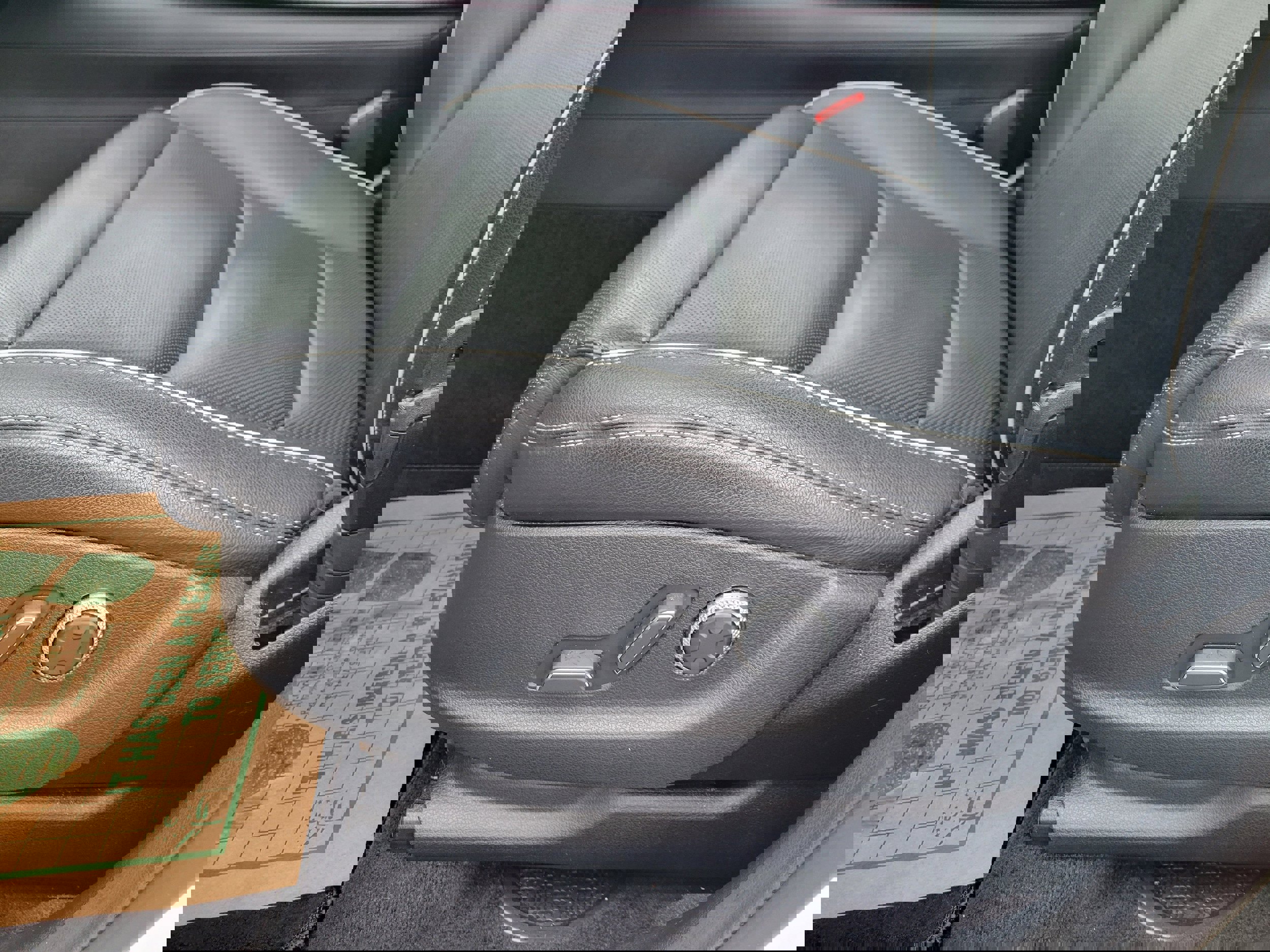 Used 2022 Genesis GV70 2.5T w/ Advanced Package image 28