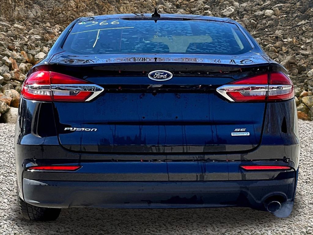 Used 2019 Ford Fusion SE image 4