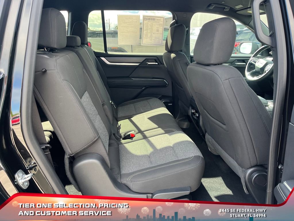 Used 2025 GMC Acadia Elevation image 17