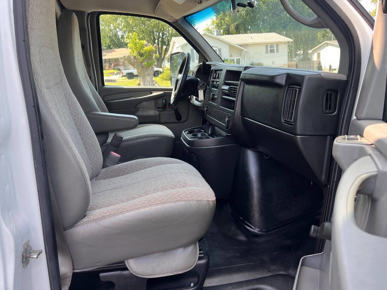 Used 2014 Chevrolet Express 3500 image 10