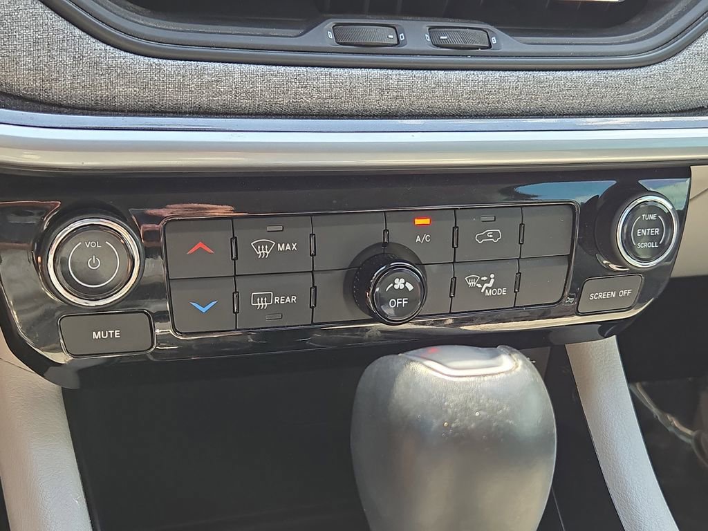 Used 2022 Jeep Compass Latitude w/ Sun and Sound Group image 23