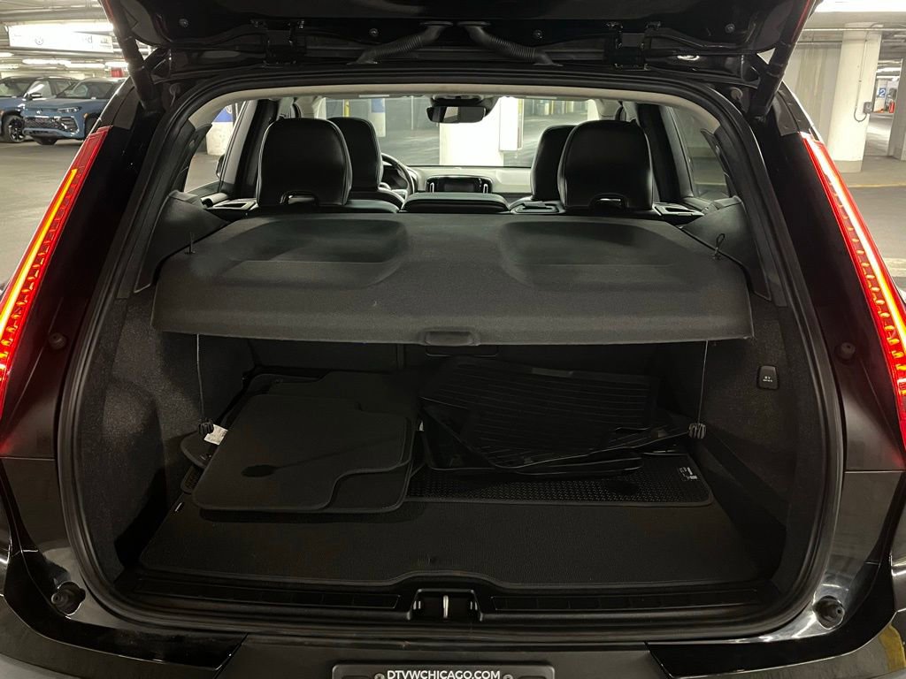 Used 2020 Volvo XC40 T5 Momentum image 36