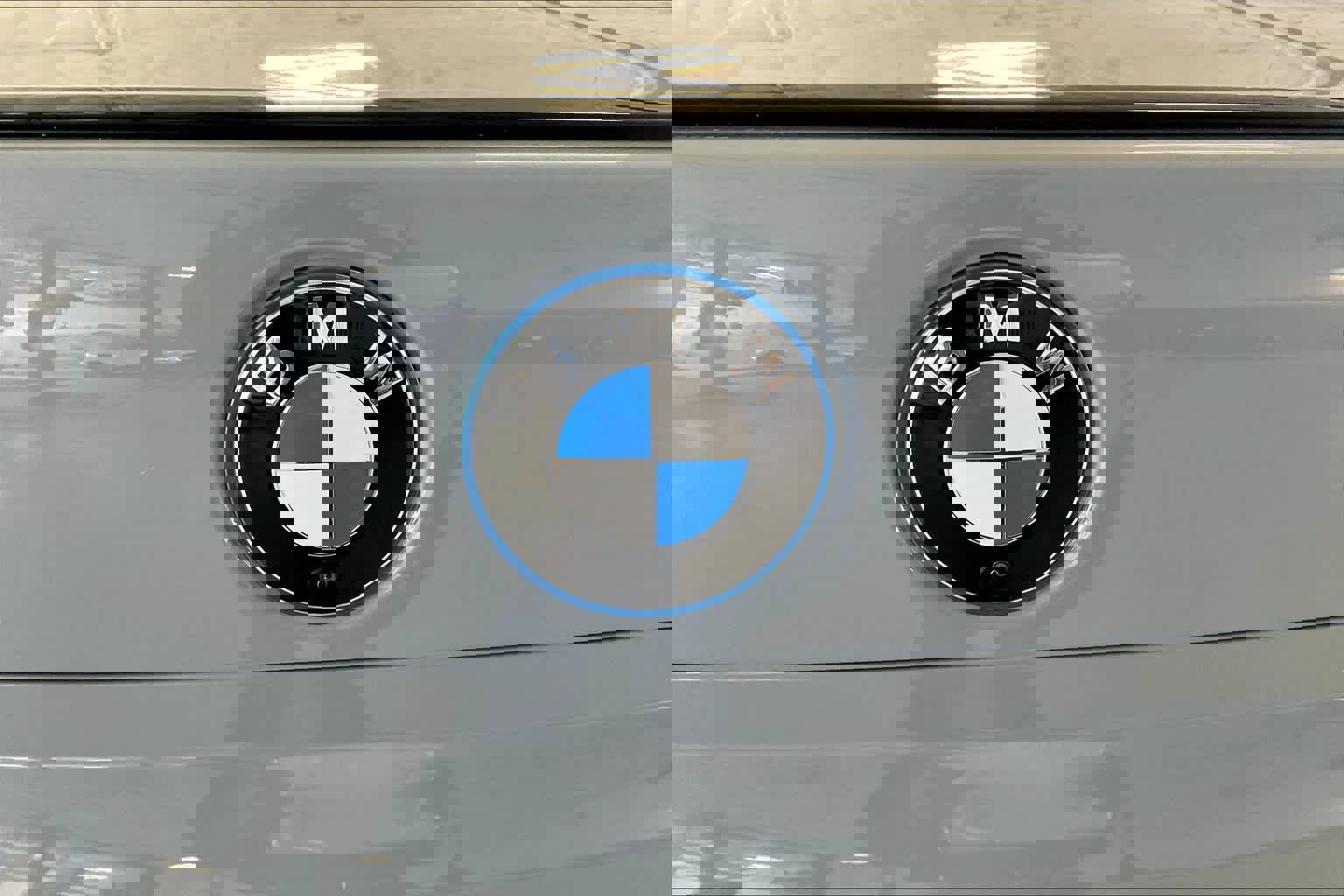 Used 2025 BMW 750e xDrive w/ Premium Package AWD/4WD image 15