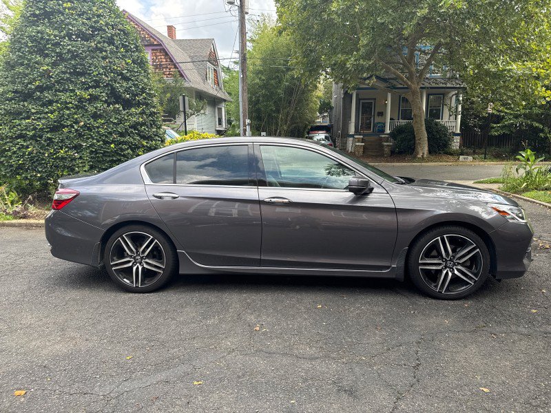 Used 2017 Honda Accord Touring image 6