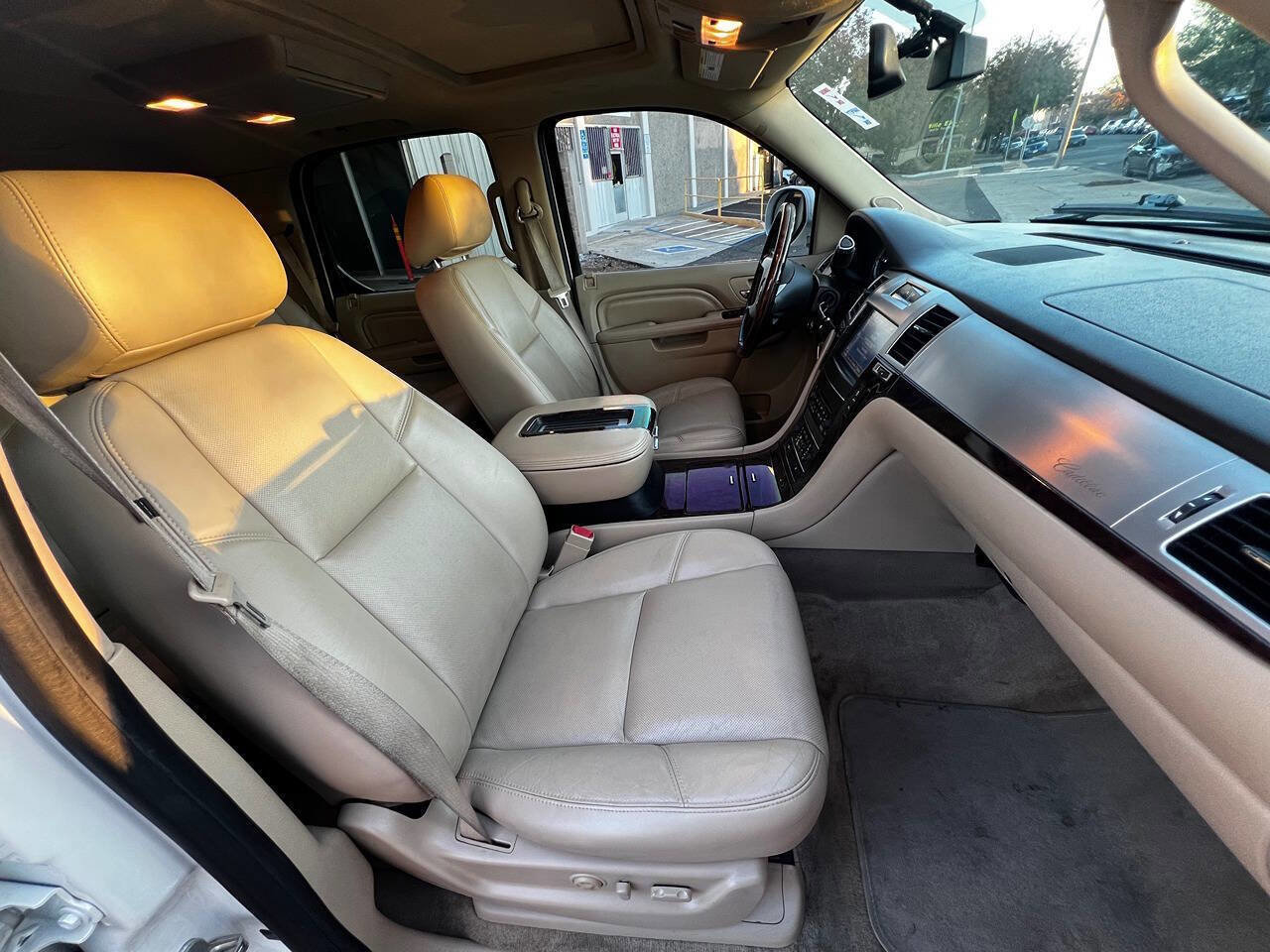Used 2014 Cadillac Escalade Premium image 12