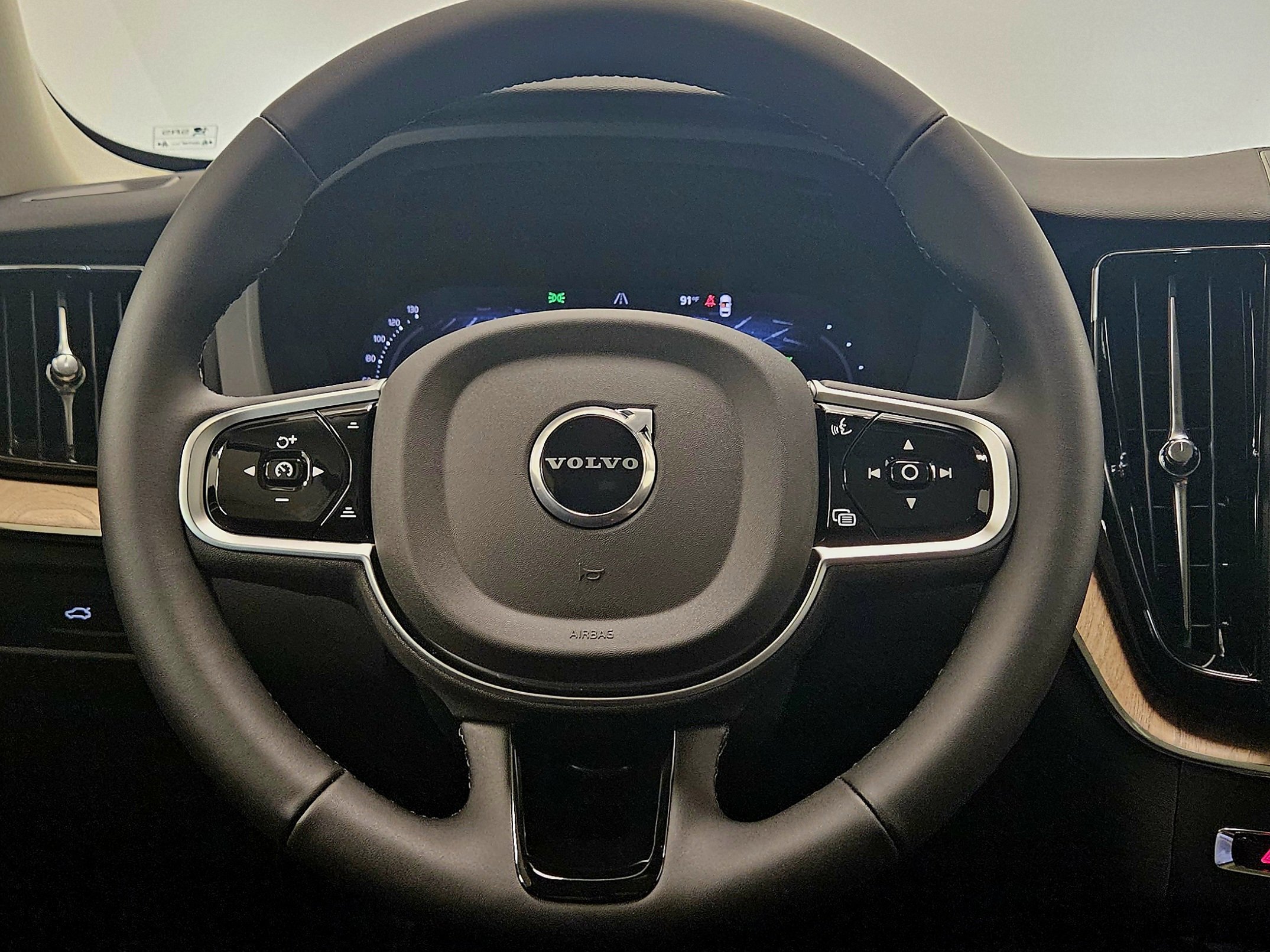 New 2026 Volvo XC60 T8 Plus w/ Protection Package Premier AWD/4WD image 42