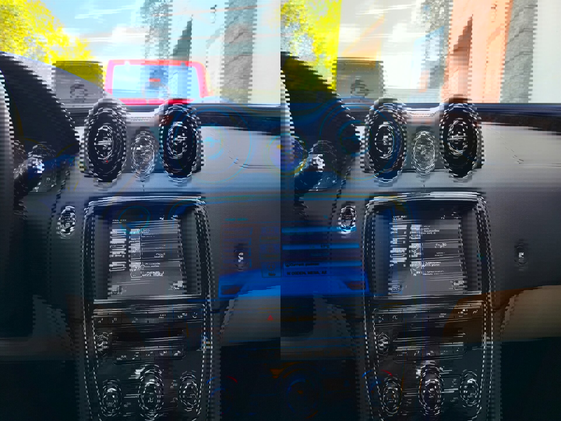 Used 2012 Jaguar XJ RWD image 19