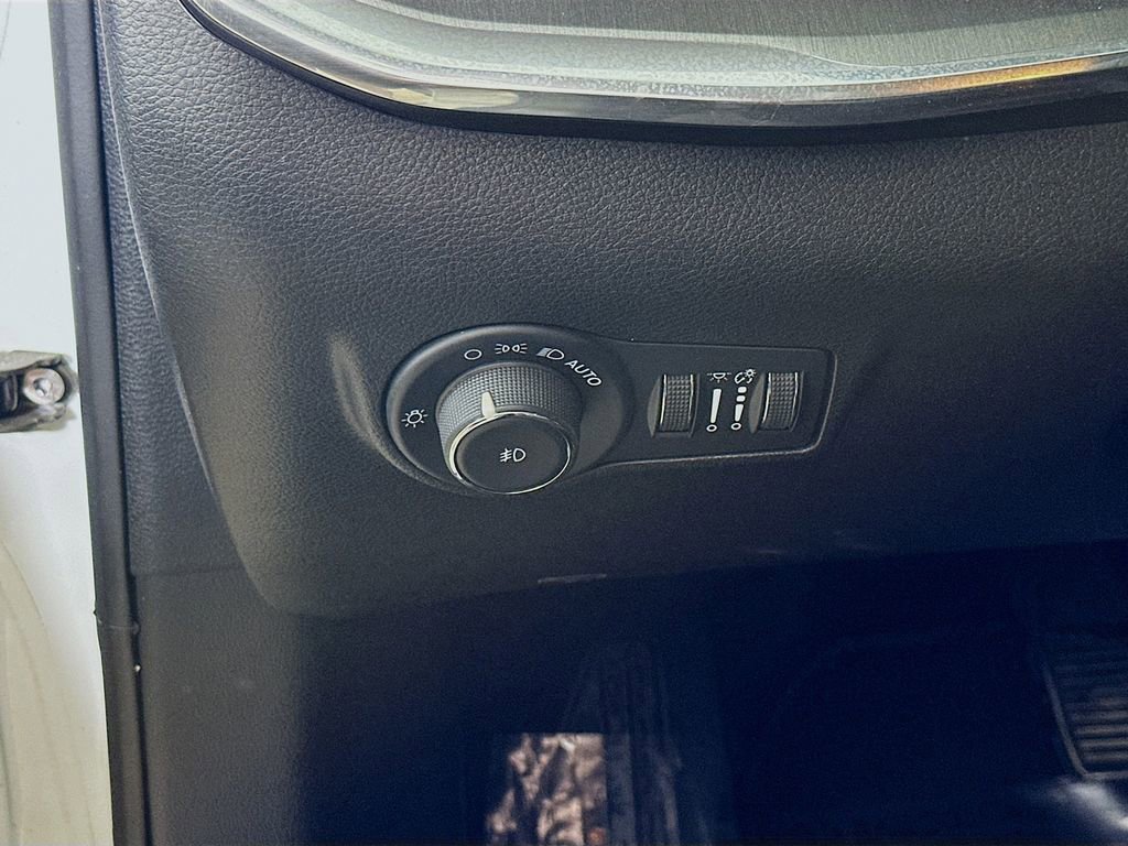 Used 2024 Jeep Compass Limited image 21