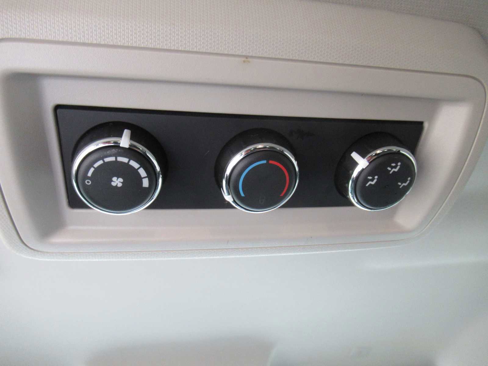 Used 2020 Dodge Journey SE w/ SE Popular Equipment Group image 34