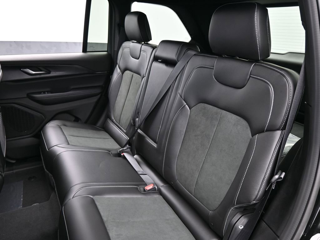 New 2025 Jeep Grand Cherokee Altitude image 28