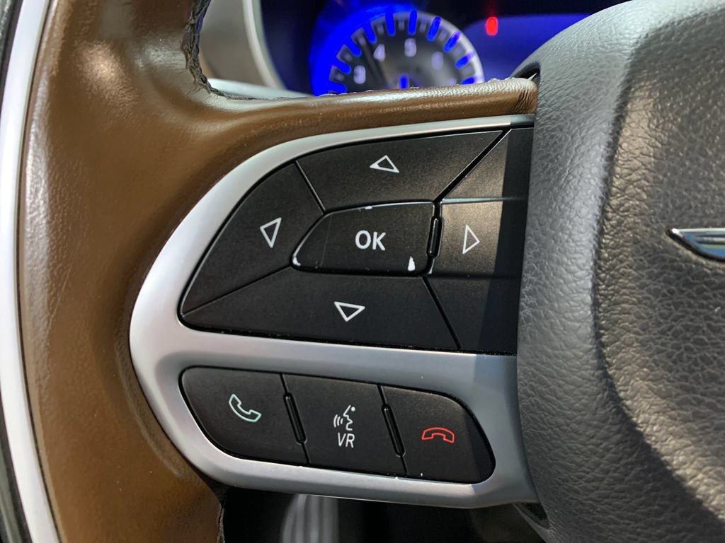 Used 2017 Chrysler Pacifica Limited FWD image 27