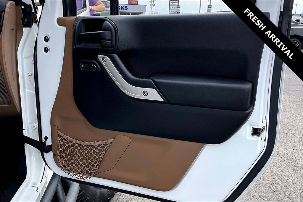 Used 2014 Jeep Wrangler Unlimited Rubicon image 24