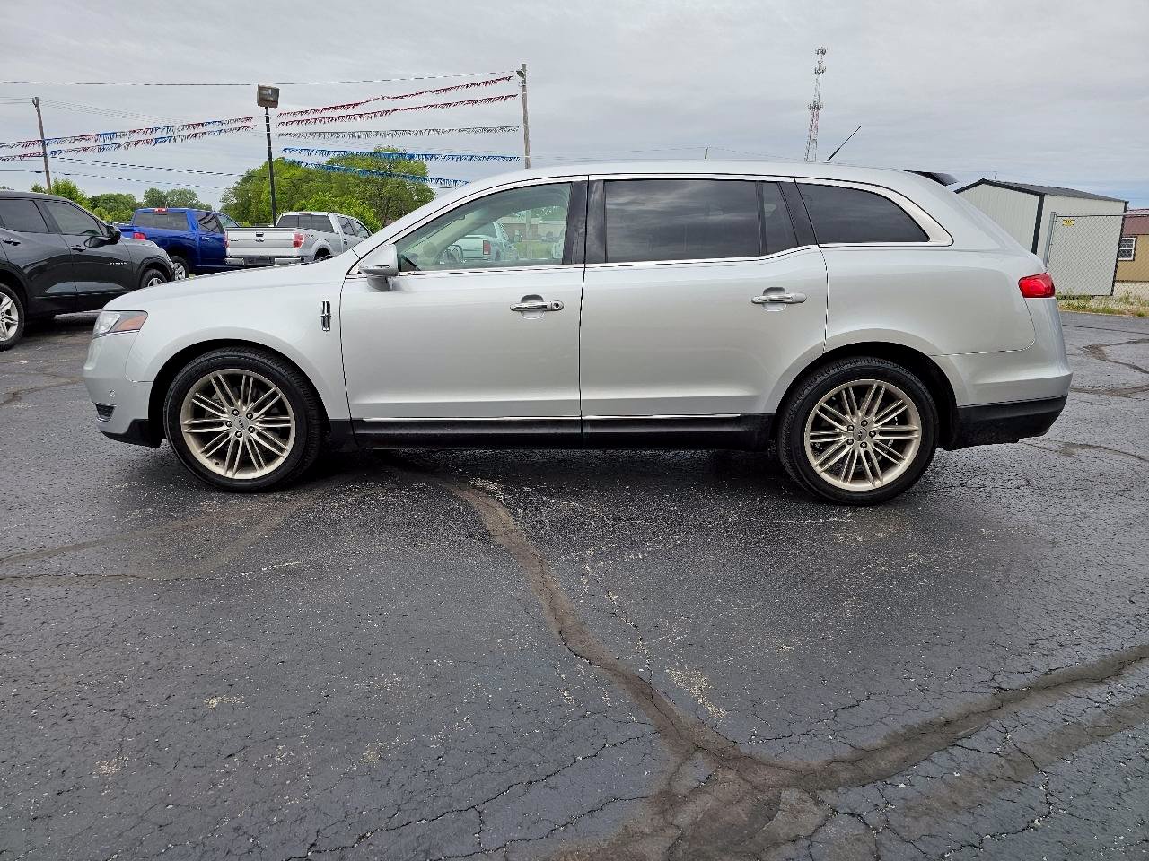Used 2014 Lincoln MKT AWD image 43