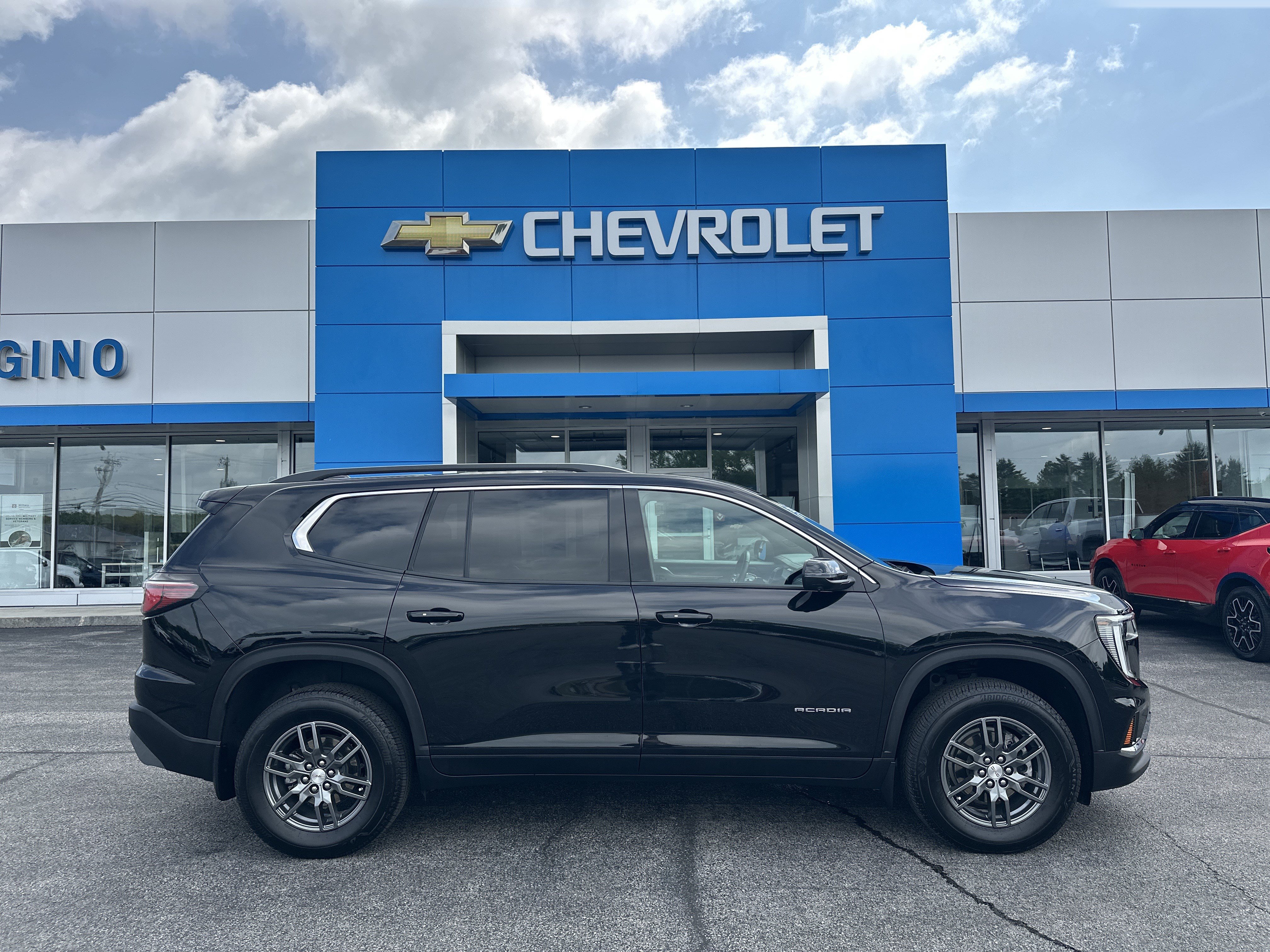 Used 2025 GMC Acadia Elevation