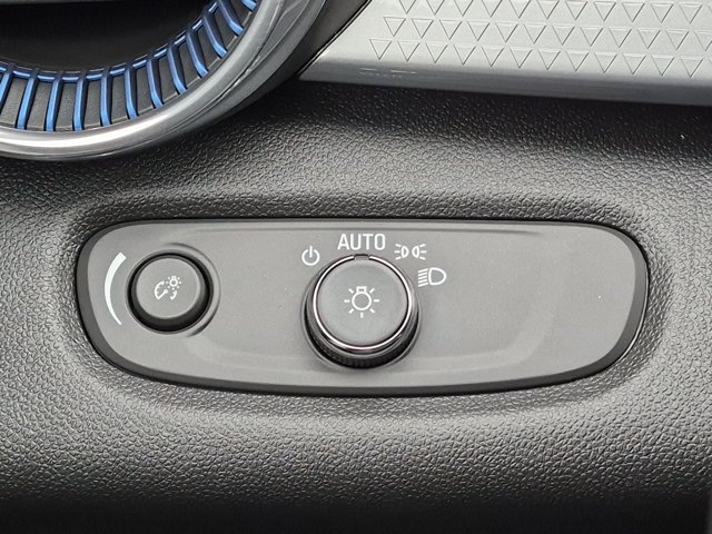 New 2026 Chevrolet Trax LT w/ Sunroof Package FWD image 19