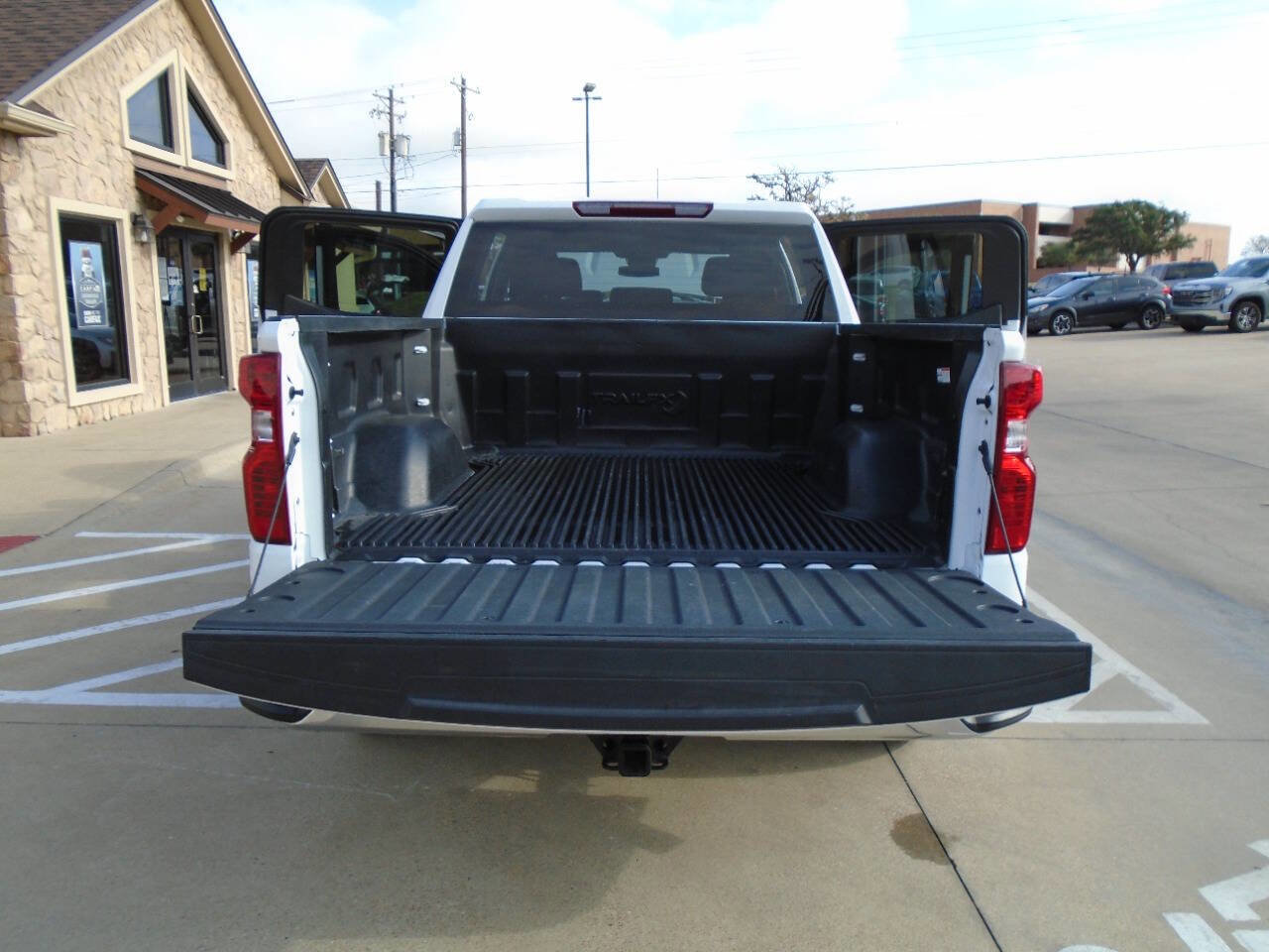 Used 2025 Chevrolet Silverado 1500 LT RWD image 23