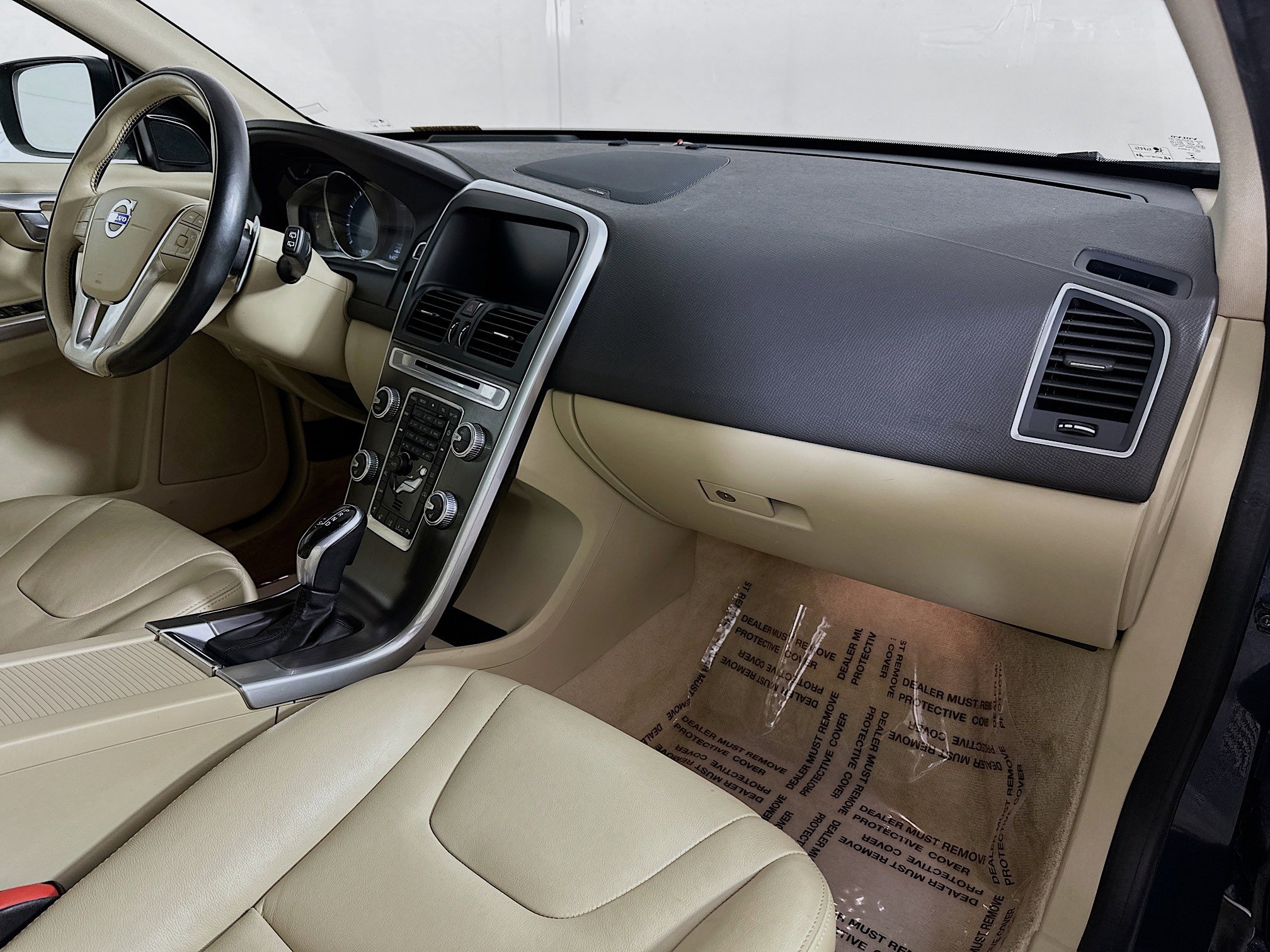 Used 2015 Volvo XC60 T6 Platinum AWD/4WD image 29