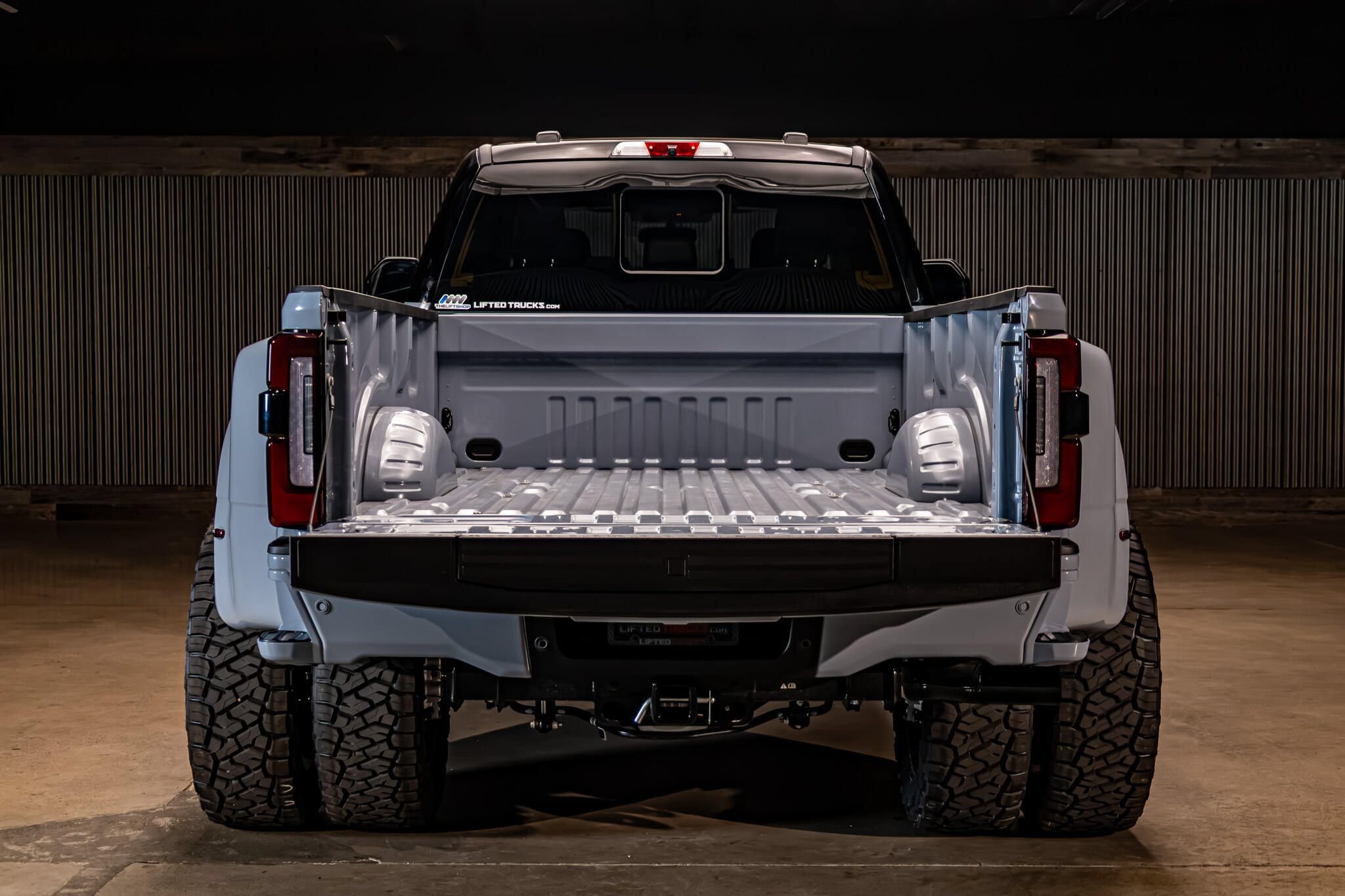 Used 2026 Ford F350 Platinum w/ FX4 Off-Road Package AWD/4WD image 9