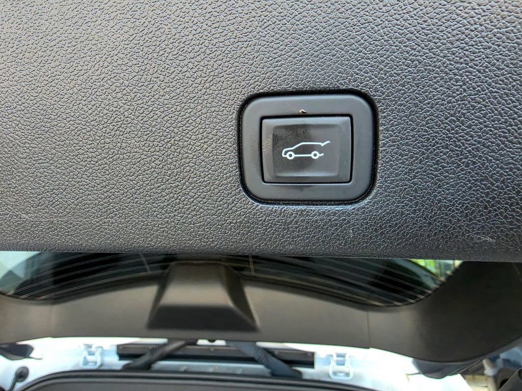 Used 2025 Cadillac XT6 Premium Luxury w/ LPO, Floor Liner Package AWD/4WD image 63