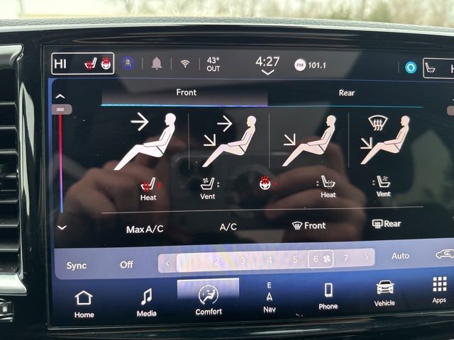 Used 2025 Chrysler Pacifica Limited FWD image 28