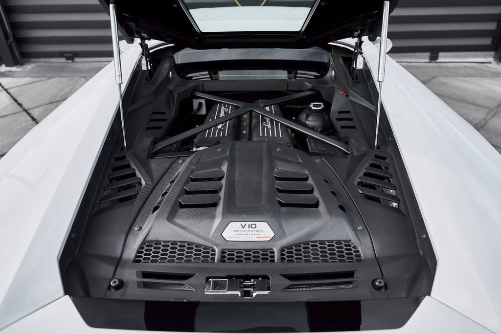 Used 2020 Lamborghini Huracan EVO image 23