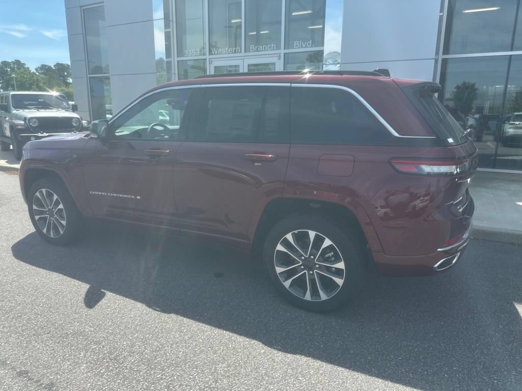 New 2024 Jeep Grand Cherokee Overland w/ Advanced Protech Group III AWD/4WD image 15