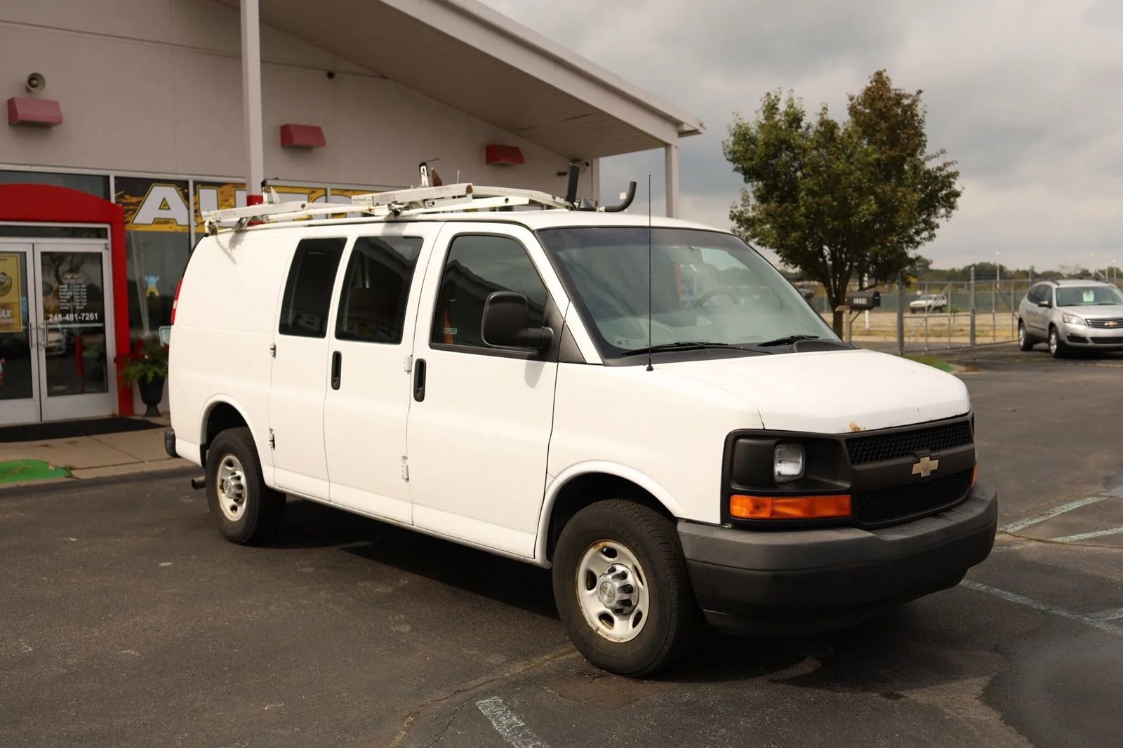 Used 2013 Chevrolet Express 2500 image 3