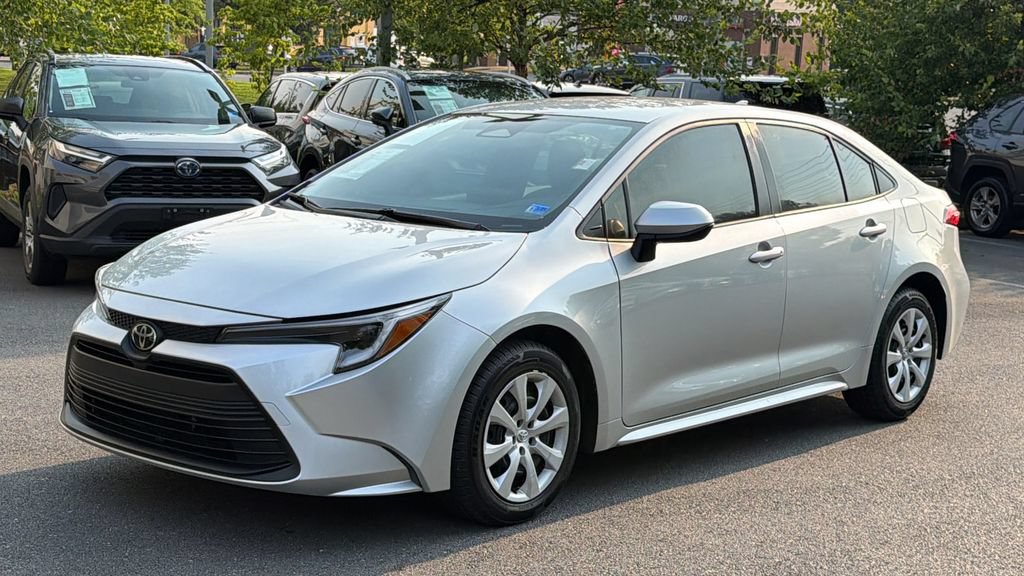 Used 2026 Toyota Corolla LE FWD image 2