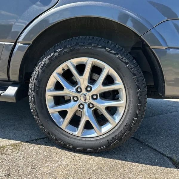 Used 2017 Ford Expedition Limited AWD/4WD image 18