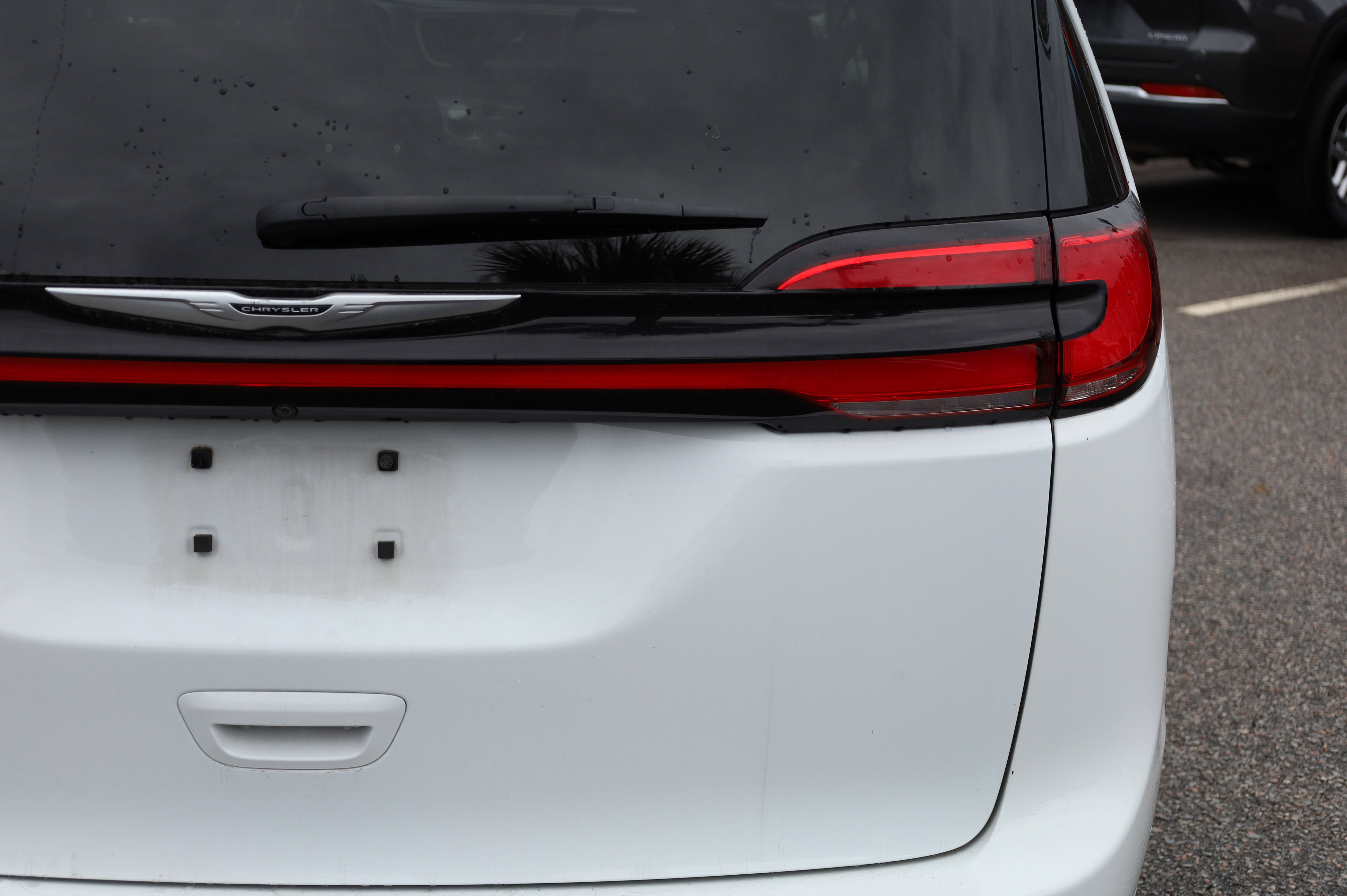 Used 2023 Chrysler Pacifica Touring-L image 17