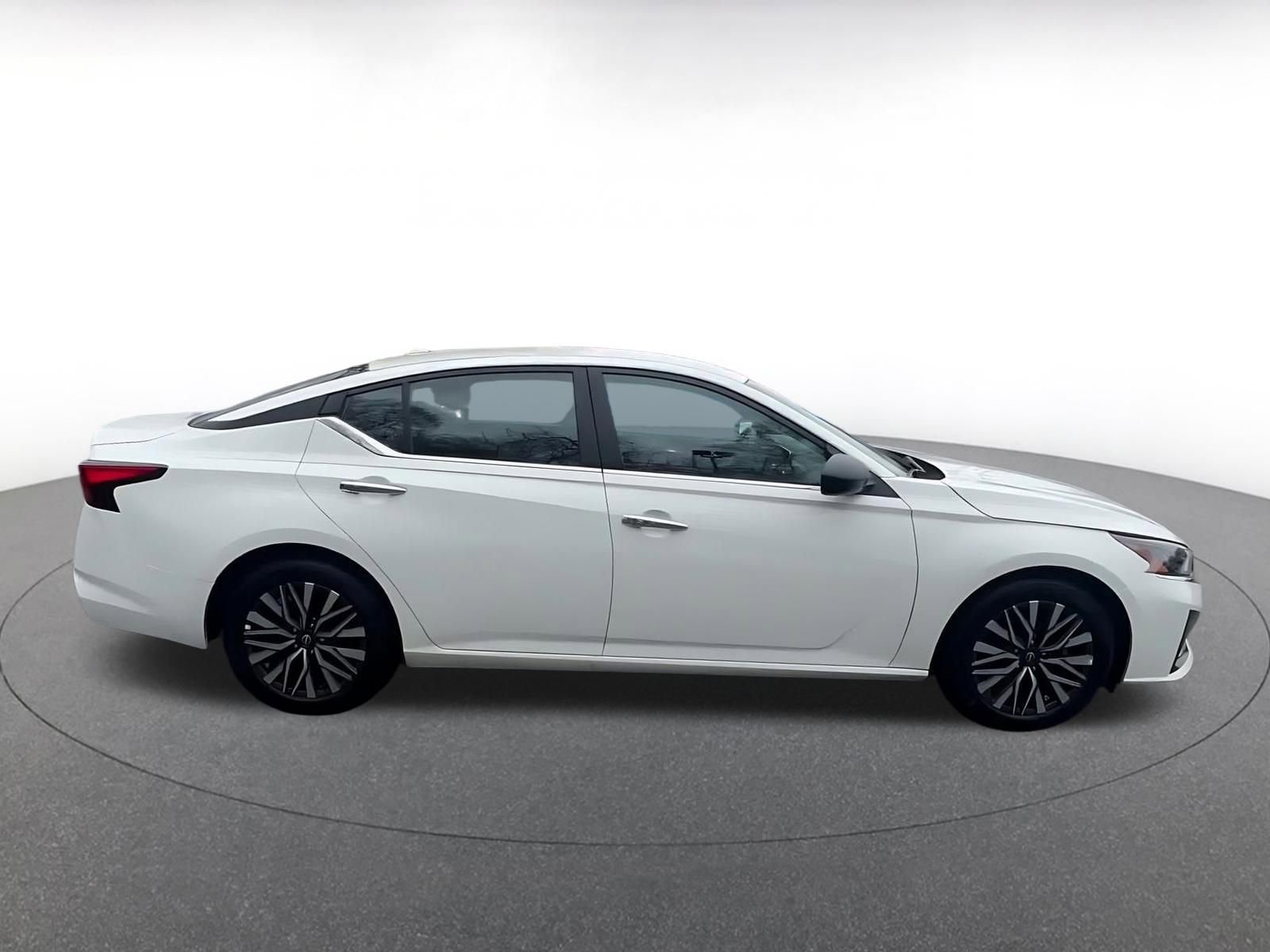 Used 2025 Nissan Altima 2.5 SV image 16