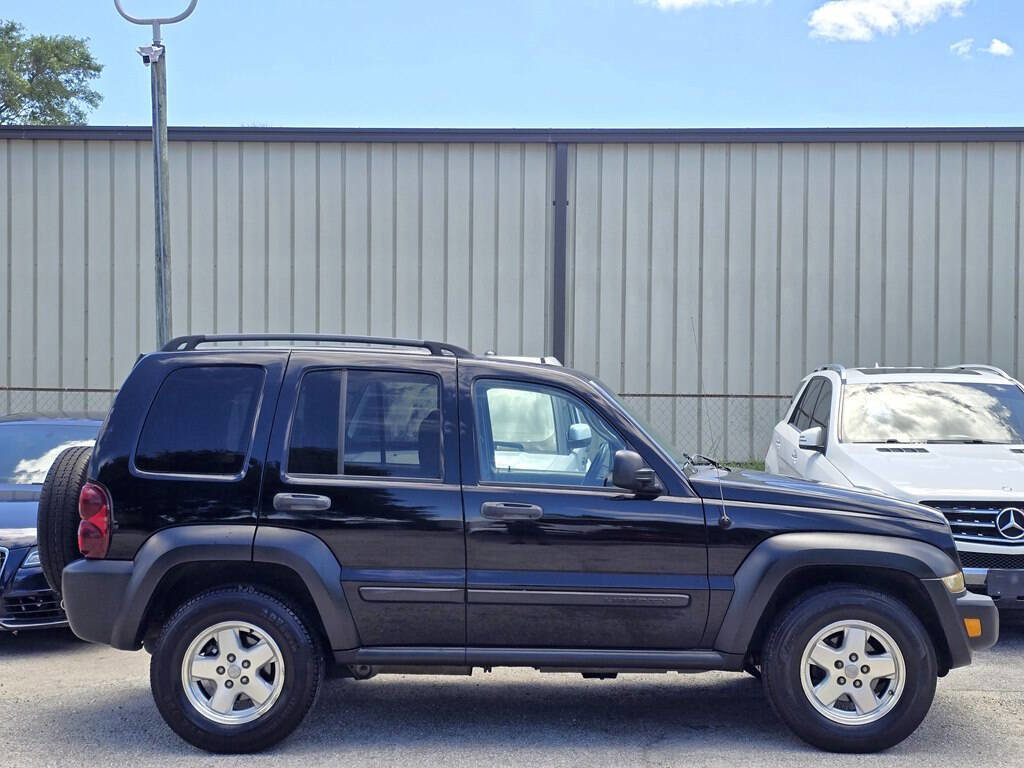Used 2006 Jeep Liberty Sport AWD/4WD image 3