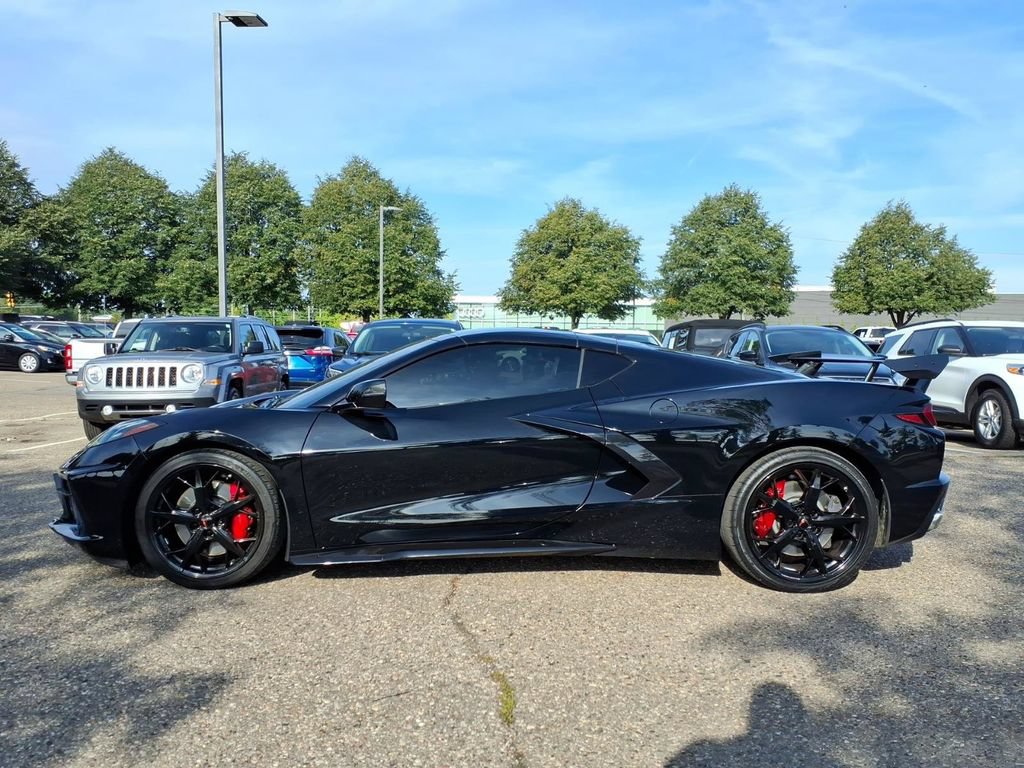 Used 2022 Chevrolet Corvette Stingray Preferred Cpe w/ Z51 Performance Package RWD image 2