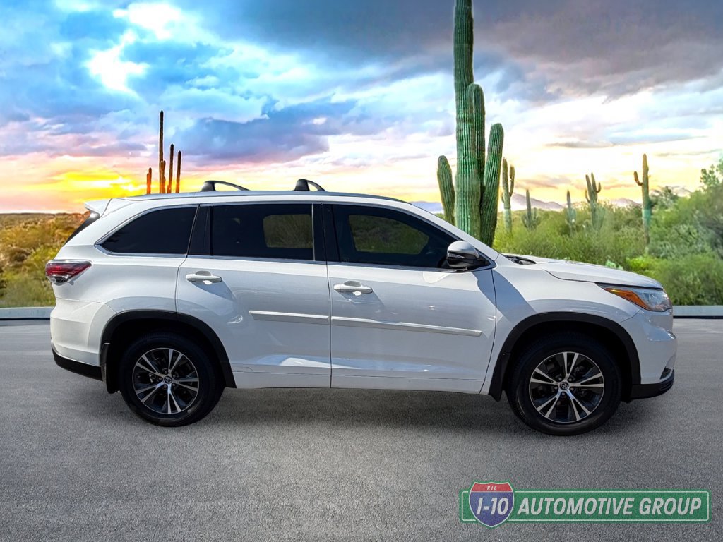 Used 2016 Toyota Highlander XLE AWD/4WD image 11